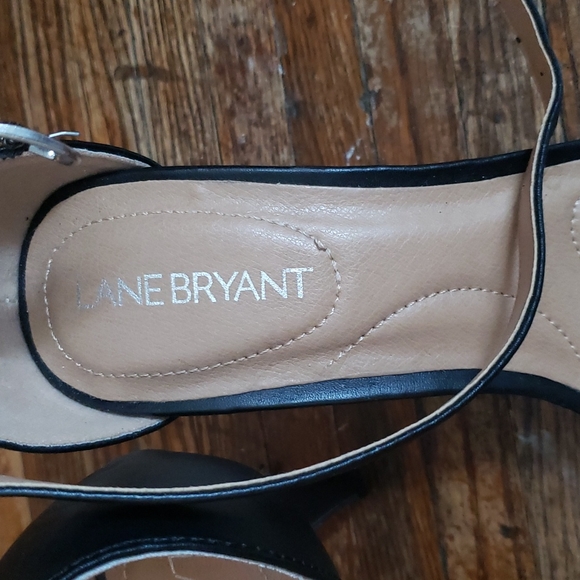 Strappy heals - Picture 3 of 3